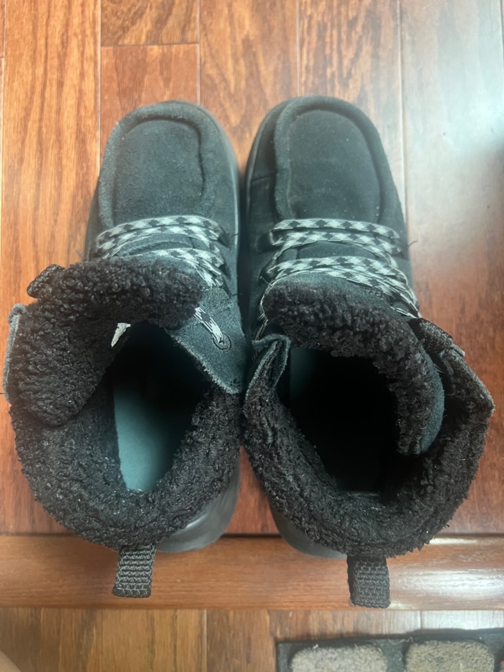Hey Dude Black Kids Sherpa-Lined Boots with Patterned Laces